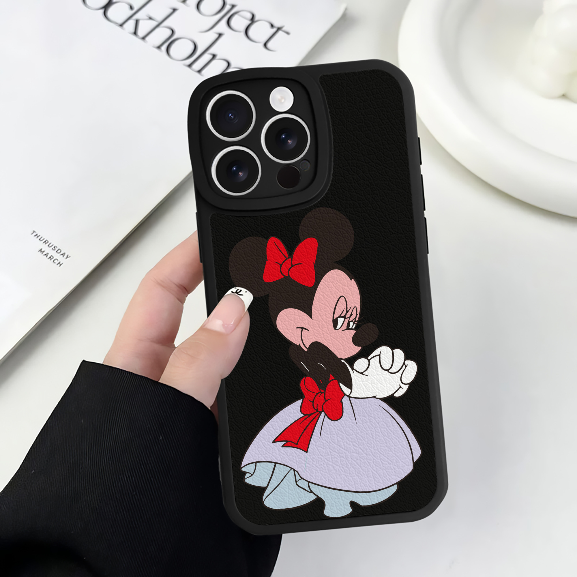 （画像用） ミッキーマウス Mickey Mouse 【iPhone 16シリーズ対応】シリコンスマホケース（レザー調） 材質：シリコン